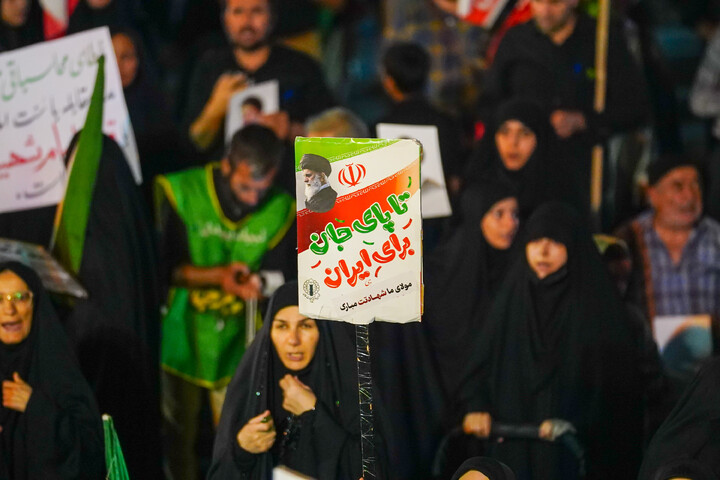 تصاویر/ تجمع باشکوه مردم نیروگاه قم در چله سوم شهادت قائد امت و شهدای جنگ رمضان