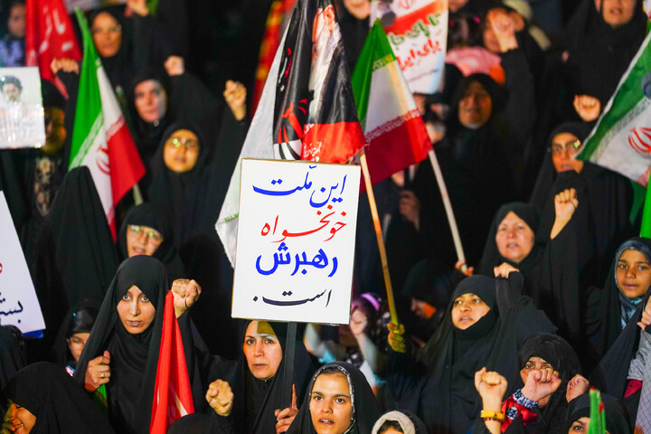 تصاویر/ تجمع باشکوه مردم نیروگاه قم در چله سوم شهادت قائد امت و شهدای جنگ رمضان