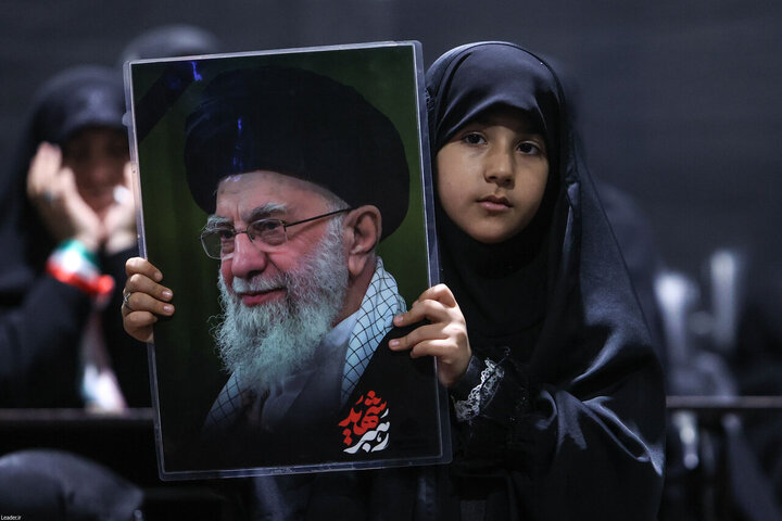 Photos/Cérémonie d’adieu au cercueil du dirigeant de la Révolution islamique près de l’Hosseinieh Imam Khomeiny