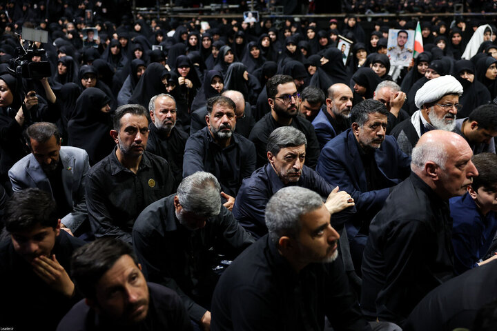 Photos/Cérémonie d’adieu au cercueil du dirigeant de la Révolution islamique près de l’Hosseinieh Imam Khomeiny