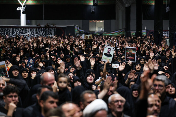 Photos/Cérémonie d’adieu au cercueil du dirigeant de la Révolution islamique près de l’Hosseinieh Imam Khomeiny