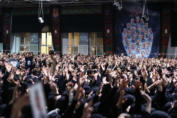Photos/Cérémonie d’adieu au cercueil du dirigeant de la Révolution islamique près de l’Hosseinieh Imam Khomeiny