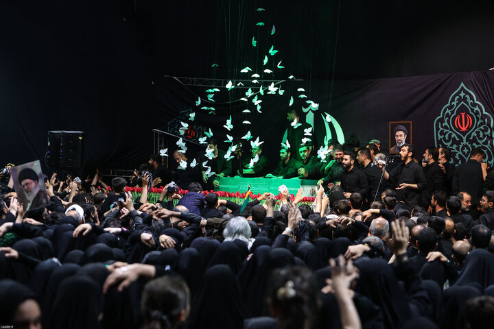Photos/Cérémonie d’adieu au cercueil du dirigeant de la Révolution islamique près de l’Hosseinieh Imam Khomeiny