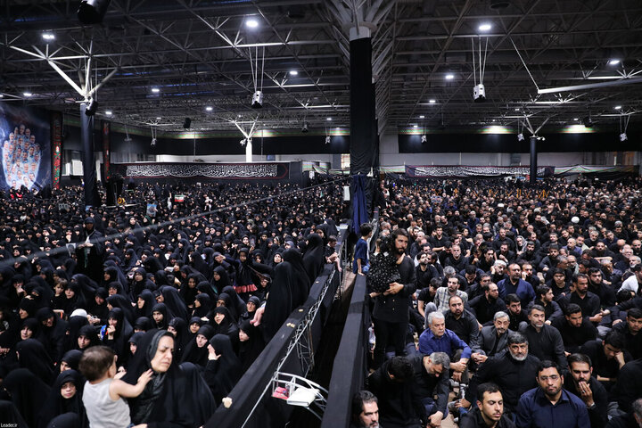 Photos/Cérémonie d’adieu au cercueil du dirigeant de la Révolution islamique près de l’Hosseinieh Imam Khomeiny