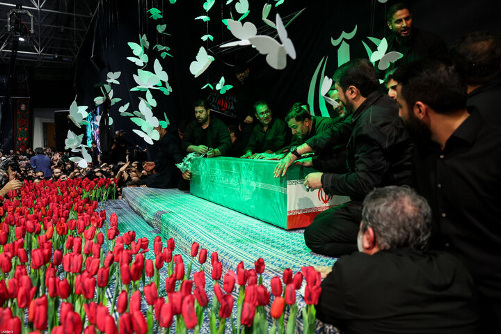 Photos/Cérémonie d’adieu au cercueil du dirigeant de la Révolution islamique près de l’Hosseinieh Imam Khomeiny