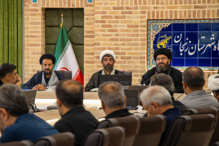 تصاویر | جلسه هماهنگی و همفکری هادیان سیاسی و مبلغین اعزامی استان زنجان با کاروان های بدرقه امام شهید