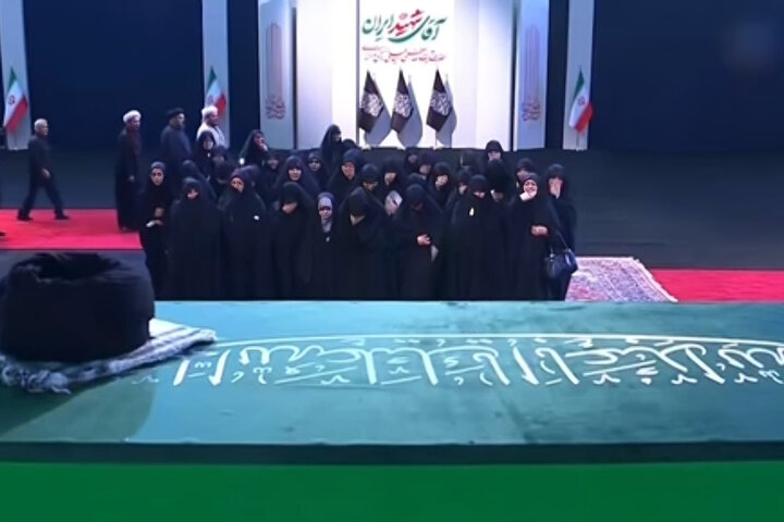 بین الاقوامی سطح پر سرگرم طالبات اور فعال خواتین کے ایک وفد کا رہبر شہید (رہ) کے آخری وداعی پروگرام میں اظہارِ عقیدت