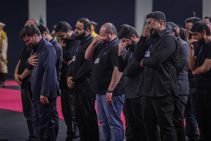 الضيوف الأجانب يؤدّون الاحترام للجثمان الطاهر للإمام الشهيد