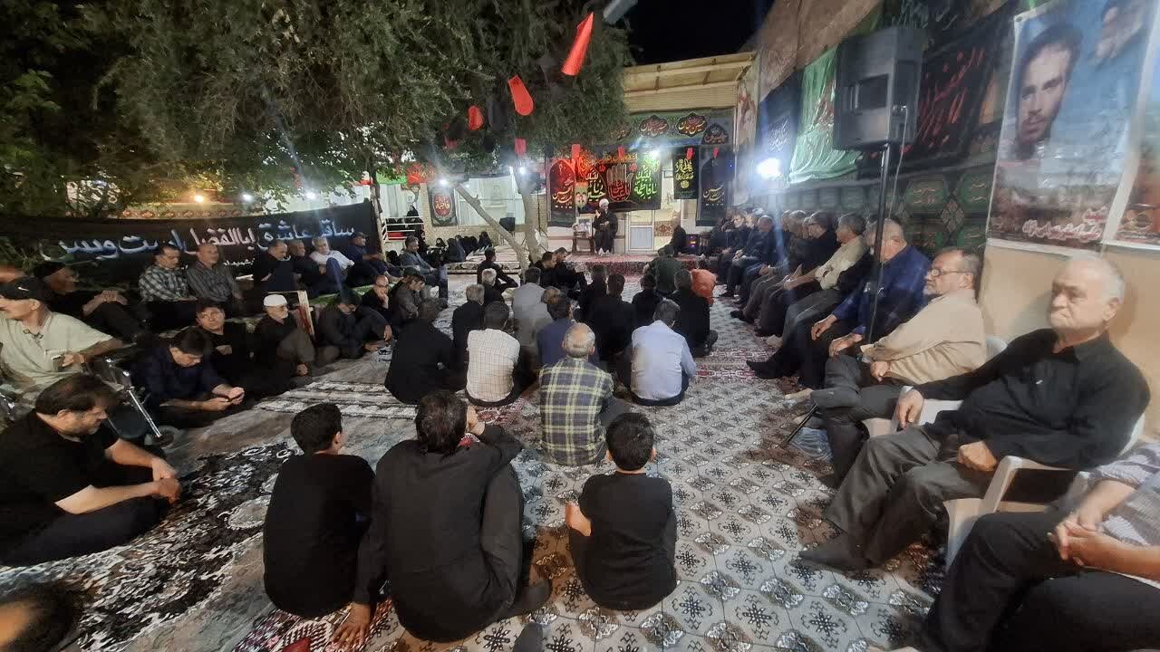 مراسم عزاداری و سوگواری حضرت اباعبدالله الحسین (ع) در حسینیه روحانی شهید حسن خرمی برگزارشد