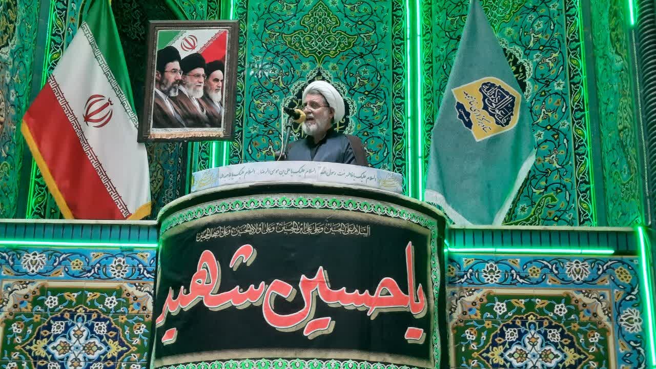 تاکید امام جمعه خمین بر لزوم برخورد قاطع با عادی‌سازی روابط با دشمن