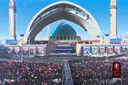 شاهد.. حشود مليونية في مصلّى الإمام الخميني تهتف: "يا لثارات القائد الشهيد"