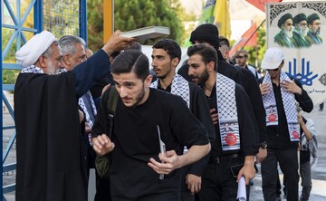 تصاویر/ کاروان پیاده‌ دانشگاهیان البرز برای حضور در مراسم وداع و تشییع رهبر شهید انقلاب