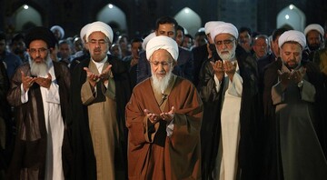 اقامه نماز بر پیکر آقای شهید ایران توسط آیت‌الله العظمی جوادی آملی در قم