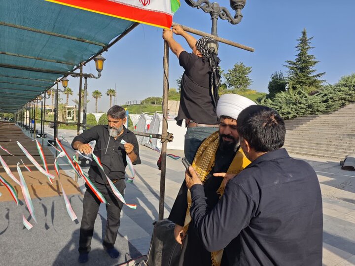 تصاویر/ فعالیت گروه جهادی امیرالمومنین(ع) کاشان برای میزبانی از زائران تشییع رهبر شهید در تهران