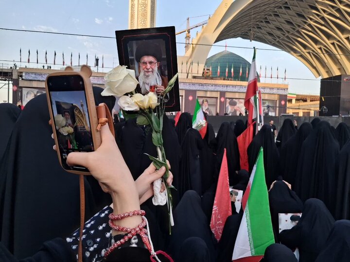 تصاویر/وداع لرستانی ها با رهبرشهید امت