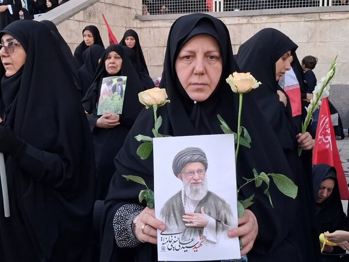 تصاویر/وداع لرستانی ها با رهبرشهید امت