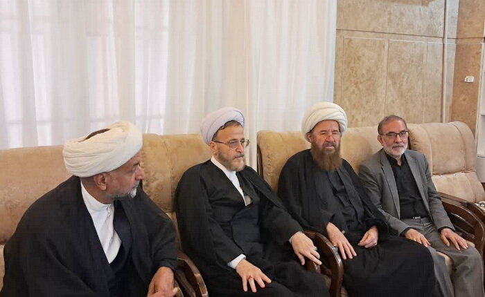 دیدار نمایندگان آیت‌الله اعرافی با استاد و خطیب حوزوی + عکس