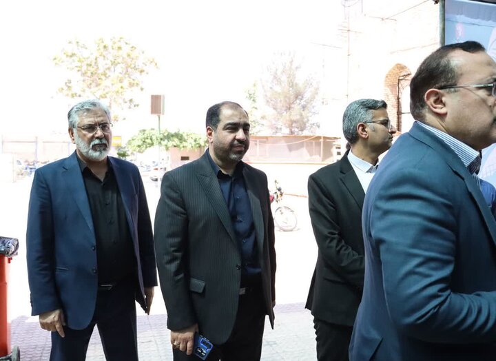 تصاویر/ بازدید استاندار یزد از مواکب مسیر عبور کاروان‌های اعزامی به مراسم تشییع رهبر شهید