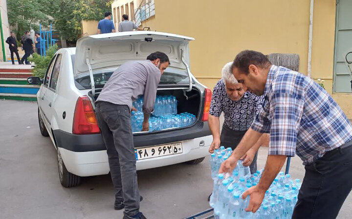 تصاویر/ آماده‌سازی حسینیه‌ میناب ۱۶۸ برای میزبانی از شرکت کنندگان مراسم تشییع رهبر شهید