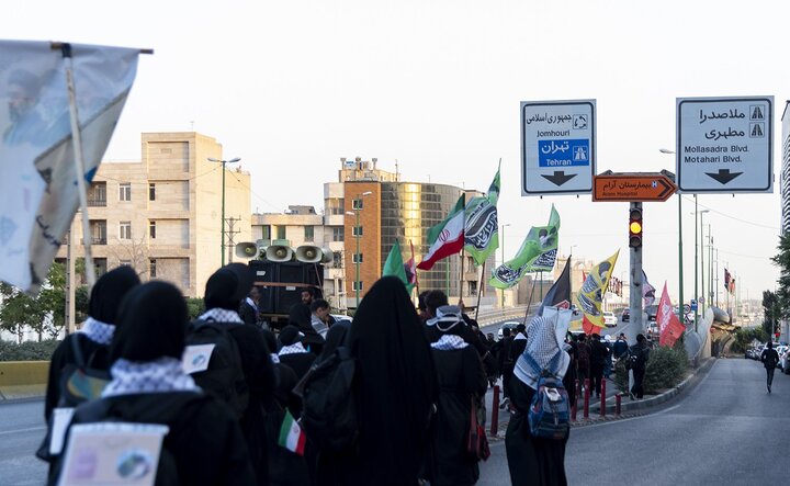 تصاویر/ اعزام کاروان پیاده‌ دانشگاهیان البرز برای حضور در مراسم وداع و تشییع رهبر شهید انقلاب