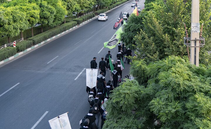 تصاویر/ اعزام کاروان پیاده‌ دانشگاهیان البرز برای حضور در مراسم وداع و تشییع رهبر شهید انقلاب