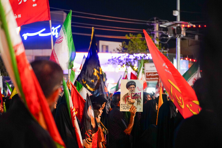 تصاویر/ تجمع باشکوه مردم نیروگاه قم در چله سوم شهادت قائد امت و شهدای جنگ رمضان