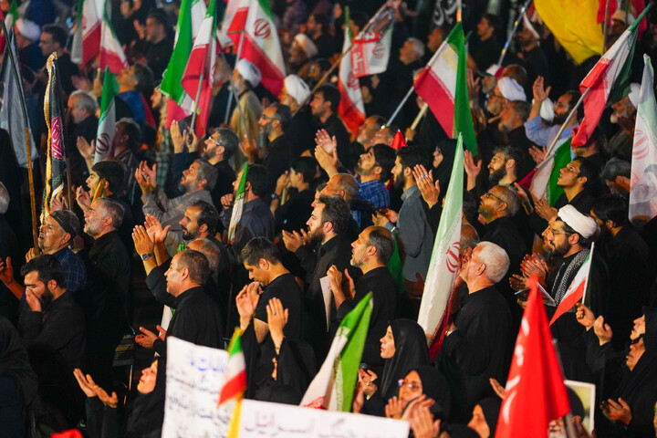 تصاویر/ تجمع باشکوه مردم نیروگاه قم در چله سوم شهادت قائد امت و شهدای جنگ رمضان