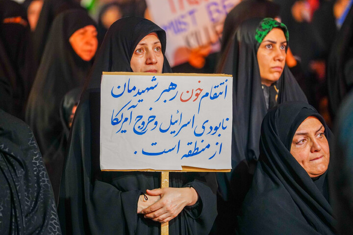 تصاویر/ تجمع باشکوه مردم نیروگاه قم در چله سوم شهادت قائد امت و شهدای جنگ رمضان