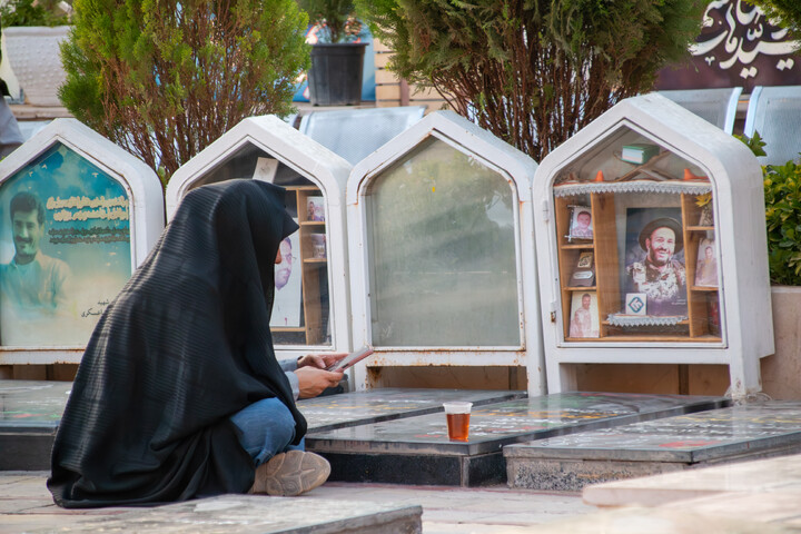 تصاویر/ بزرگداشت آقای شهید ایران در گلزار شهدای کرمان
