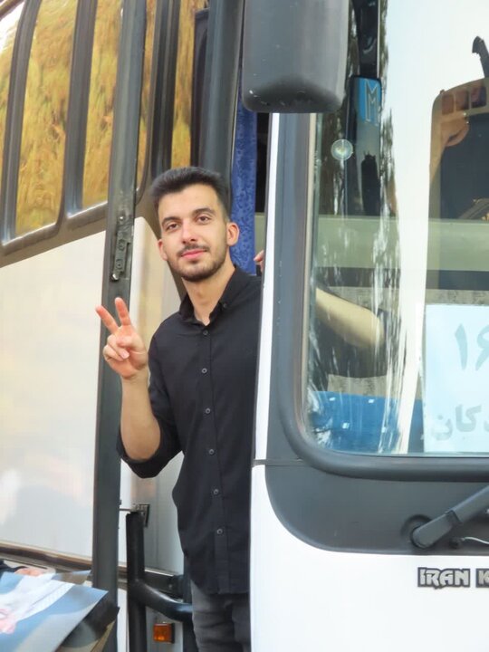 تصاویر/ اعزام کاروان‌های مردمی از اردکان به تهران برای شرکت در مراسم وداع با رهبر شهید
