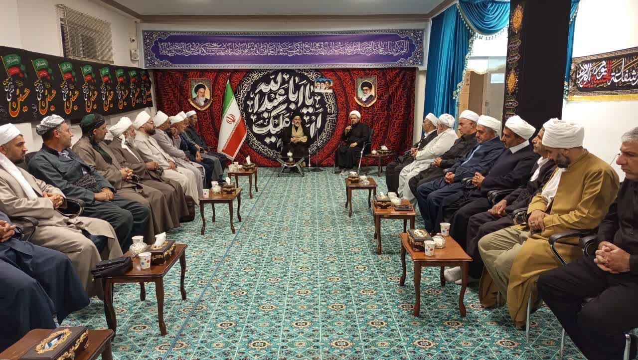 دیدار روحانیون اهل سنت آذربایجان غربی با نماینده ولی فقیه در استان پیش از عزیمت به مراسم وداع با قائد شهید + تصاویر