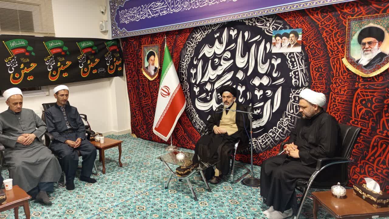 دیدار روحانیون اهل سنت آذربایجان غربی با نماینده ولی فقیه در استان پیش از عزیمت به مراسم وداع با قائد شهید + تصاویر