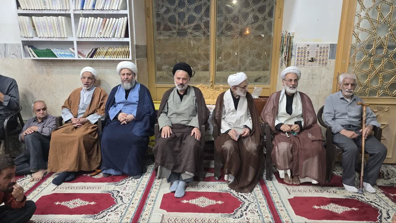سالگرد ارتحال اولین امام جمعه آران وبیدگل درمسجد ملا شکرالله برگزارشد+فیلم وعکس