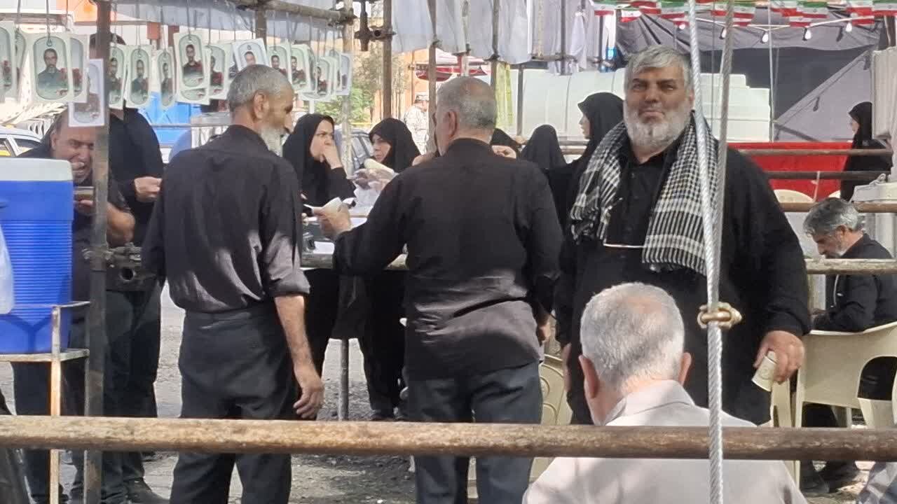 خدمت رسانی موکب وارثان شهید اردهال به 3 هزار زائر مراسم تشییع پیکر رهبر شهید