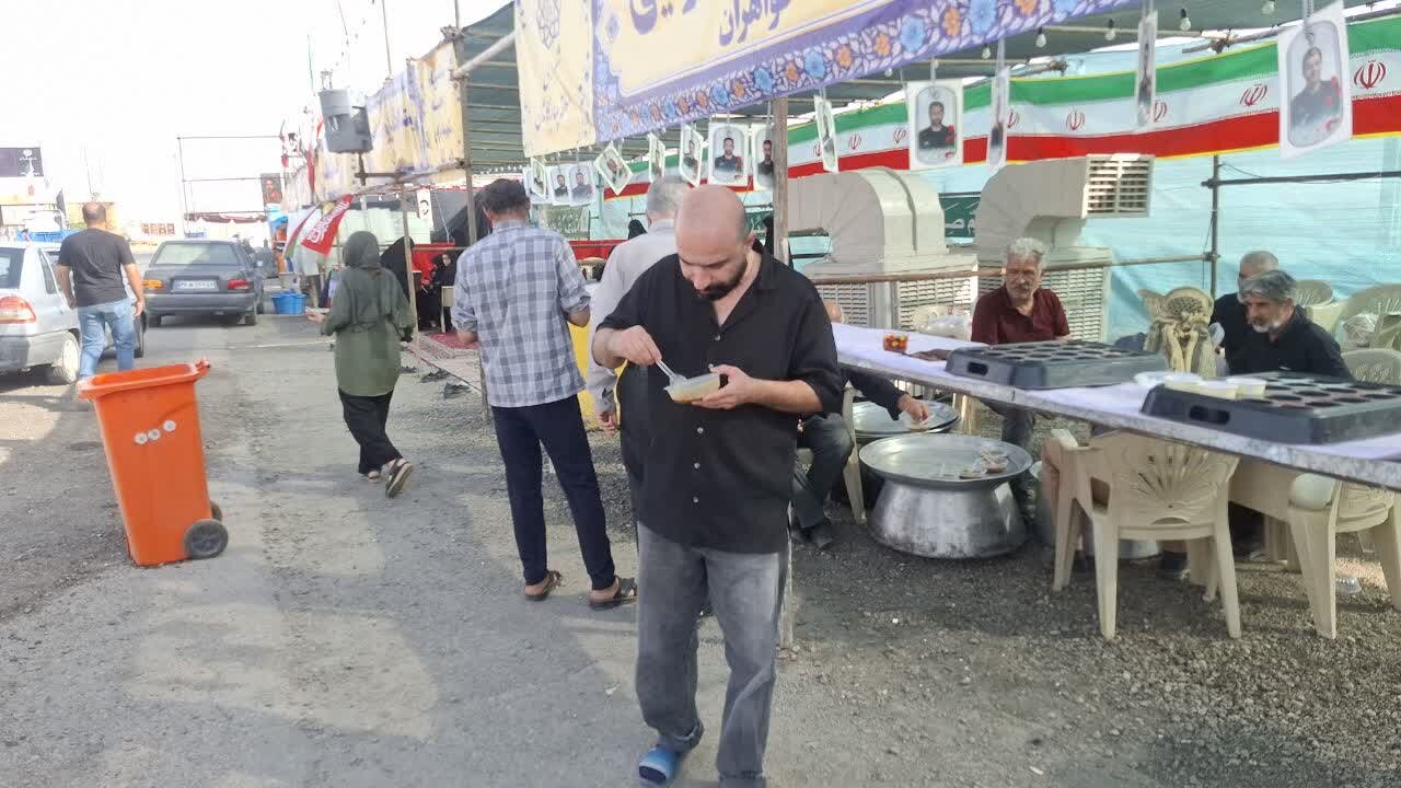 خدمت رسانی موکب وارثان شهید اردهال به 3 هزار زائر مراسم تشییع پیکر رهبر شهید