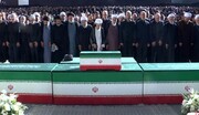 حشود مليونية في طهران تؤدي الصلاة على جثمان القائد الشهيد (فيديو وصور)