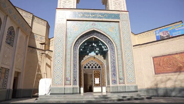فیلم | استقبال و خدمات رسانی مدرسه علمیه امام خمینی (ره) ازگل از زائرین قائد شهید