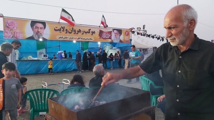 تصاویر/ خدمات رسانی موکب جهادی «رهروان ولایت بخش قمصر »  به زائران مراسم تشییع پیکر رهبر شهید