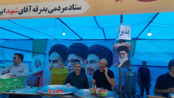 تصاویر/ خدمات رسانی موکب جهادی «رهروان ولایت بخش قمصر »  به زائران مراسم تشییع پیکر رهبر شهید