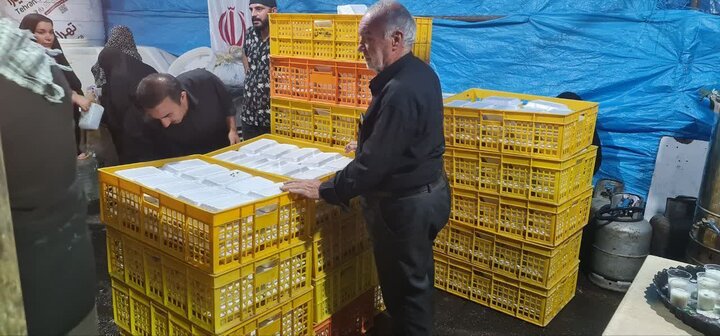 تصاویر/ خدمات رسانی موکب جهادی «رهروان ولایت بخش قمصر »  به زائران مراسم تشییع پیکر رهبر شهید