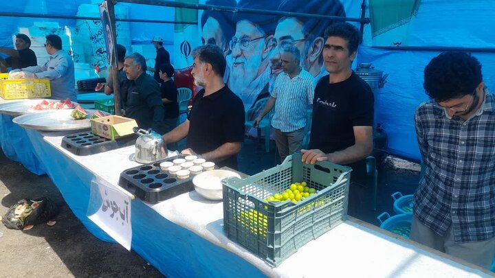 تصاویر/ خدمات رسانی موکب جهادی «رهروان ولایت بخش قمصر »  به زائران مراسم تشییع پیکر رهبر شهید
