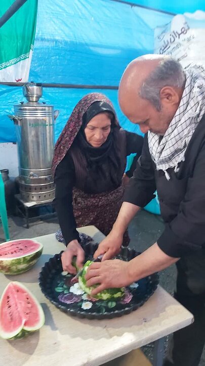 تصاویر/ خدمات رسانی موکب جهادی «رهروان ولایت بخش قمصر »  به زائران مراسم تشییع پیکر رهبر شهید