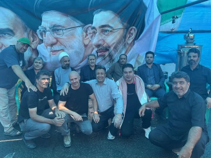 تصاویر/ خدمات رسانی موکب جهادی «رهروان ولایت بخش قمصر »  به زائران مراسم تشییع پیکر رهبر شهید