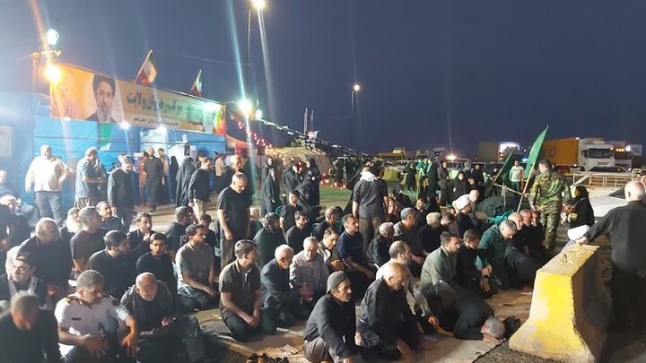 تصاویر/ خدمات رسانی موکب جهادی «رهروان ولایت بخش قمصر »  به زائران مراسم تشییع پیکر رهبر شهید