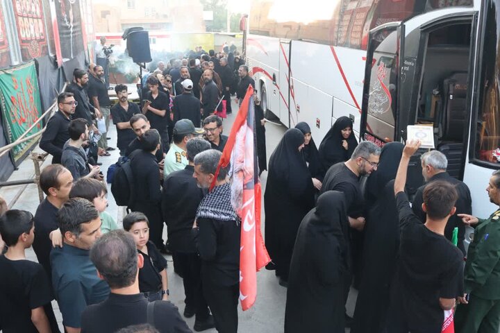 تصاویر/ اعزام کاروان مردمی شهرستان اشکذر برای حضور در آیین وداع با رهبر شهید انقلاب اسلامی