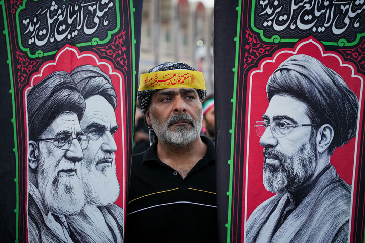 تصاویر/ حال و هوای روز اول وداع با پیکر مطهر رهبر شهید انقلاب