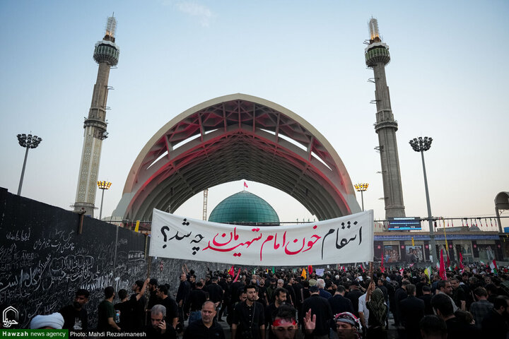 Photos/ Iran : la population rend hommage au guide martyr Ayatollah Seyed Ali Khamenei à la Mosquée Imam Khomeini