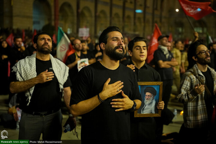 Photos/ Iran : la population rend hommage au guide martyr Ayatollah Seyed Ali Khamenei à la Mosquée Imam Khomeini