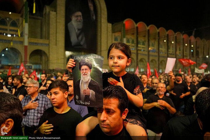 Photos/ Iran : la population rend hommage au guide martyr Ayatollah Seyed Ali Khamenei à la Mosquée Imam Khomeini
