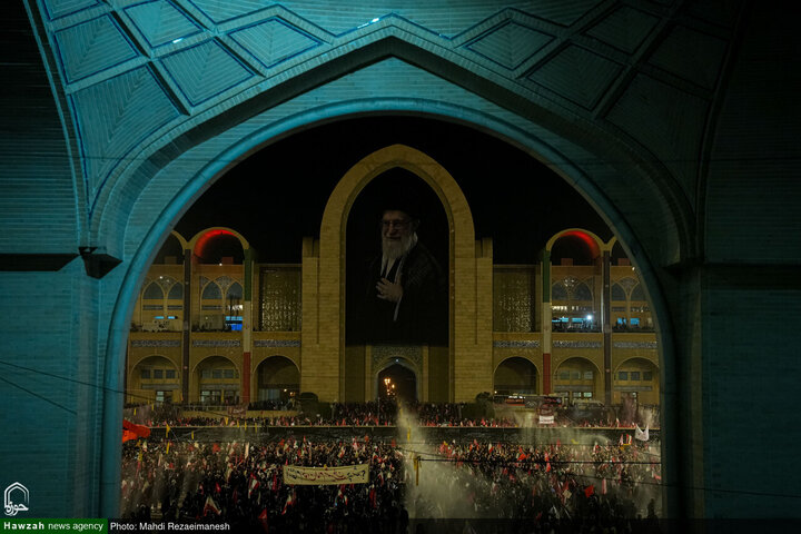 Photos/ Iran : la population rend hommage au guide martyr Ayatollah Seyed Ali Khamenei à la Mosquée Imam Khomeini